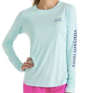EUC Vineyard Vines performance long sleeve size L